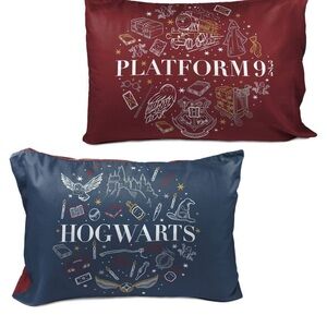 Platform 9 3/4 and Hogwarts Pillow Set